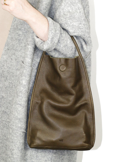 ARE:Mano Clutch – Olive,ANOMIE