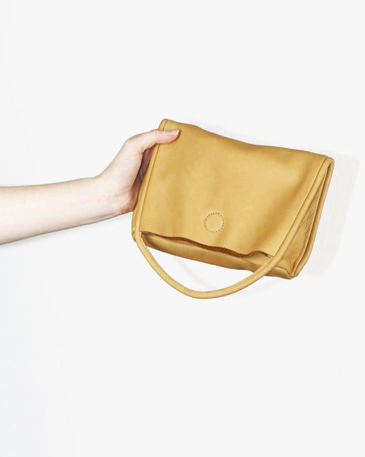 ARE:Mano Clutch – Tan,ANOMIE