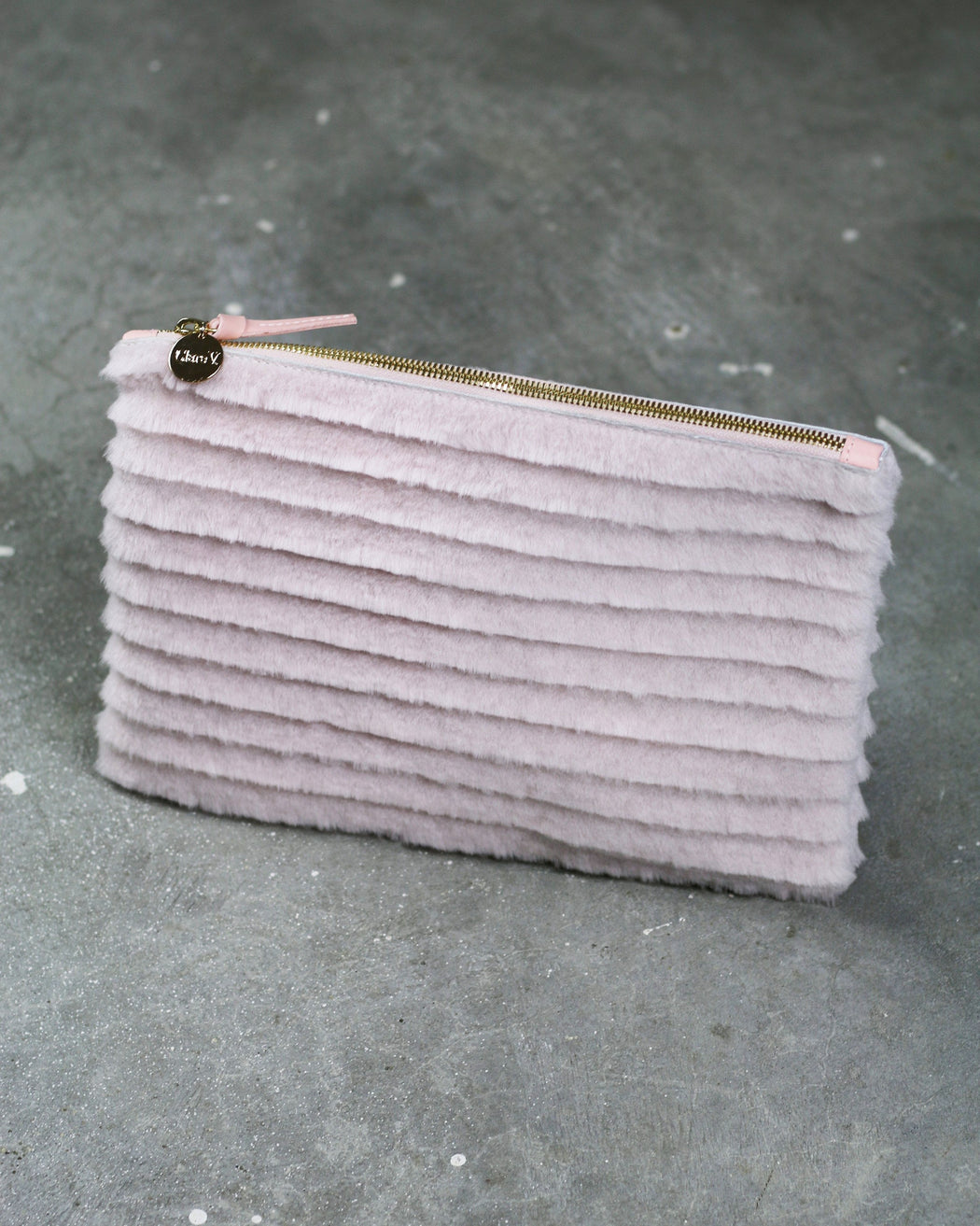 Clare V.:Flat Clutch – Blush Hair-On,ANOMIE